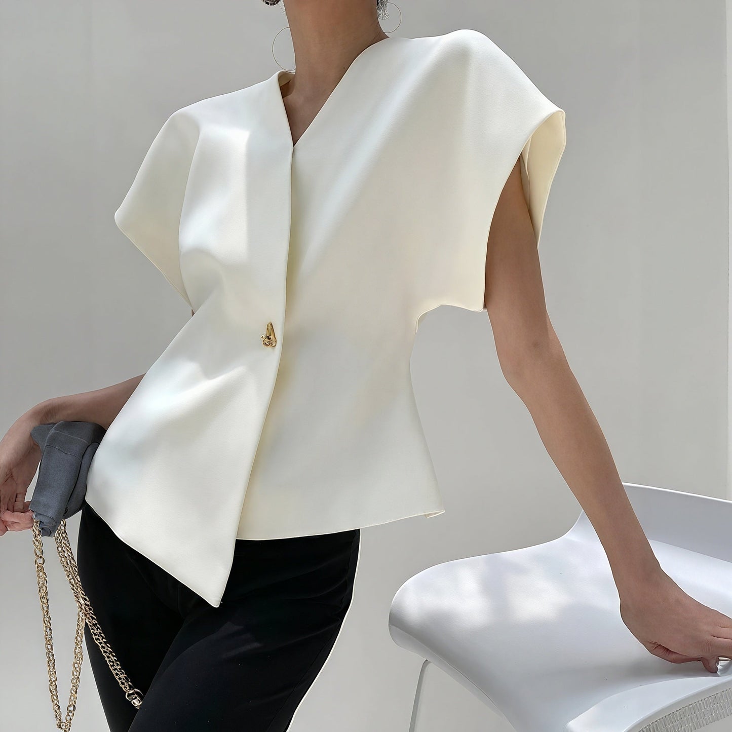 Yvonne | Chic Structured Blouse – Asymmetrical and Modern Design