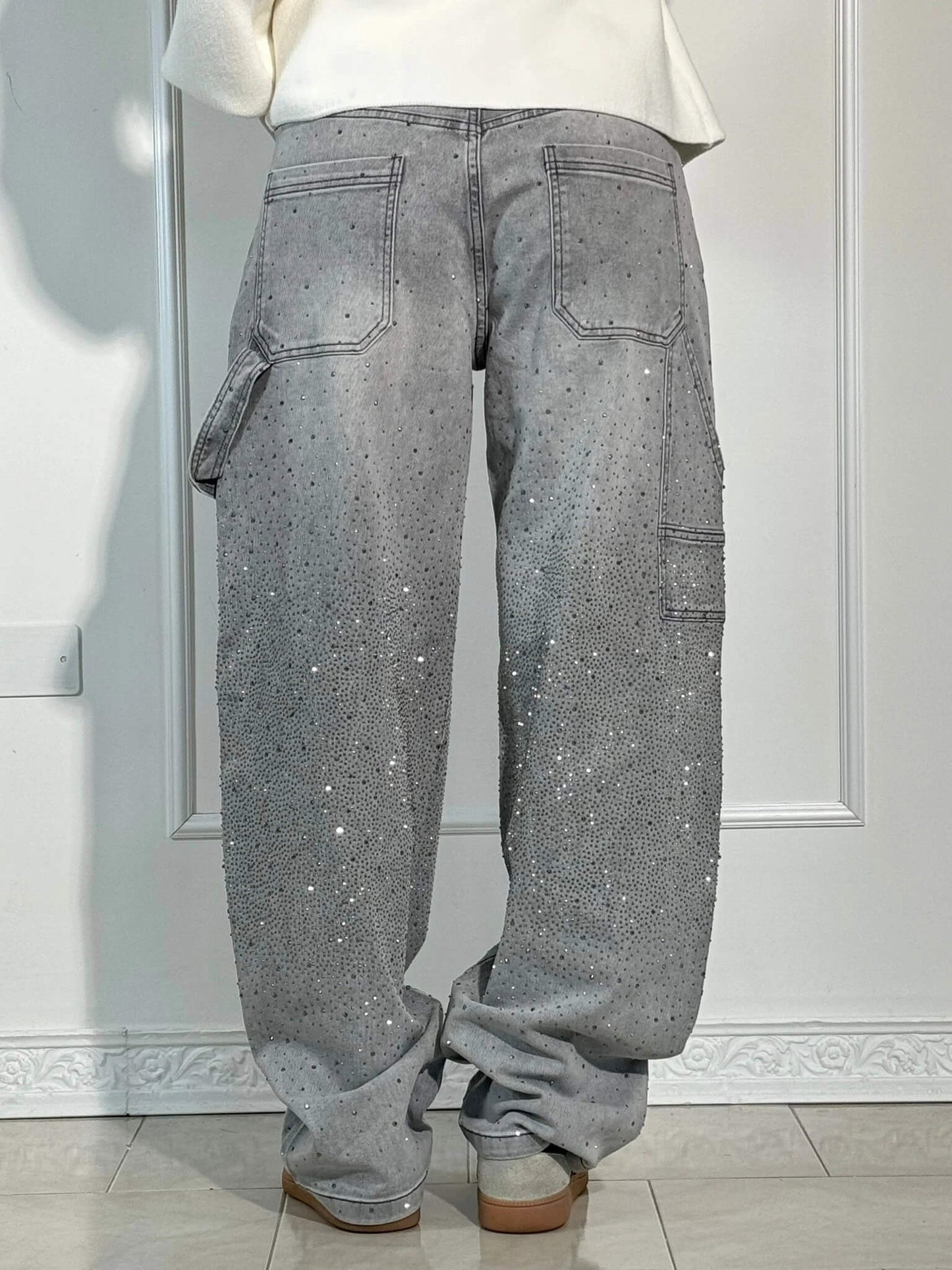 May | Modebroek – Relaxte Pasvorm en Glanzende Afwerkingen