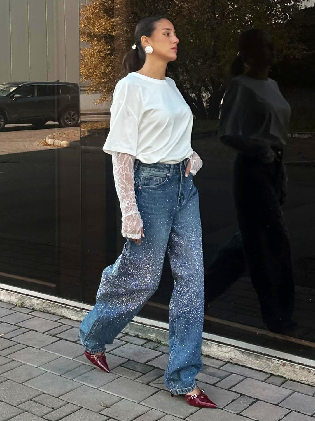 May | Modebroek – Relaxte Pasvorm en Glanzende Afwerkingen