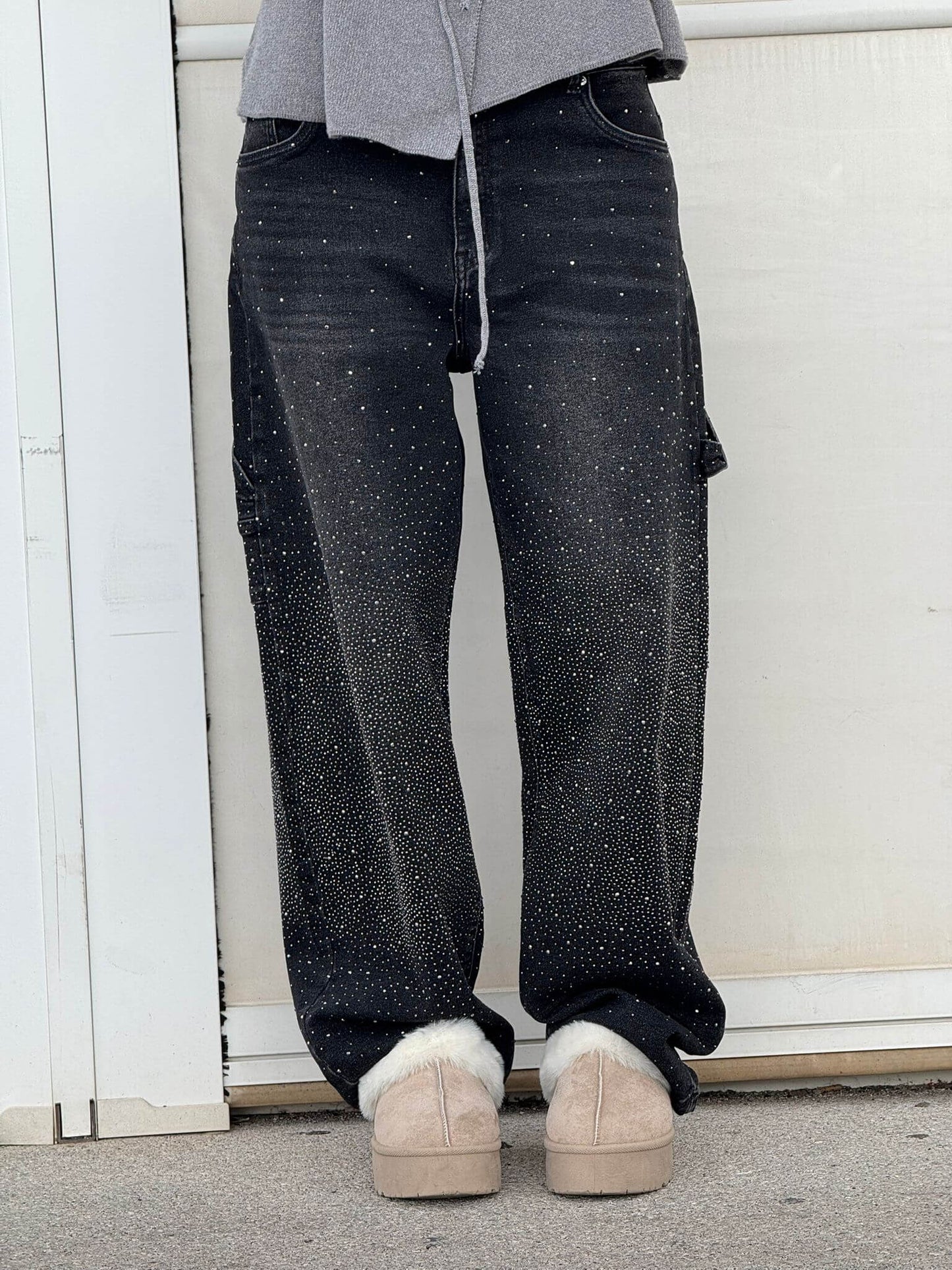May | Modebroek – Relaxte Pasvorm en Glanzende Afwerkingen