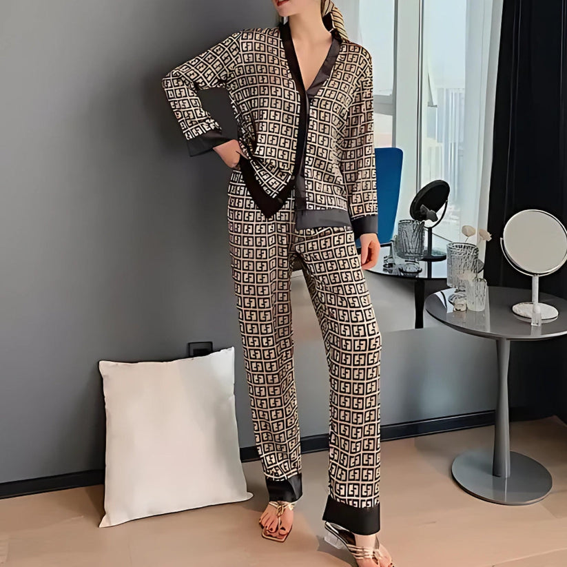 Manon | Chic Lounge Outfit – Geometric Design and Refined Style 