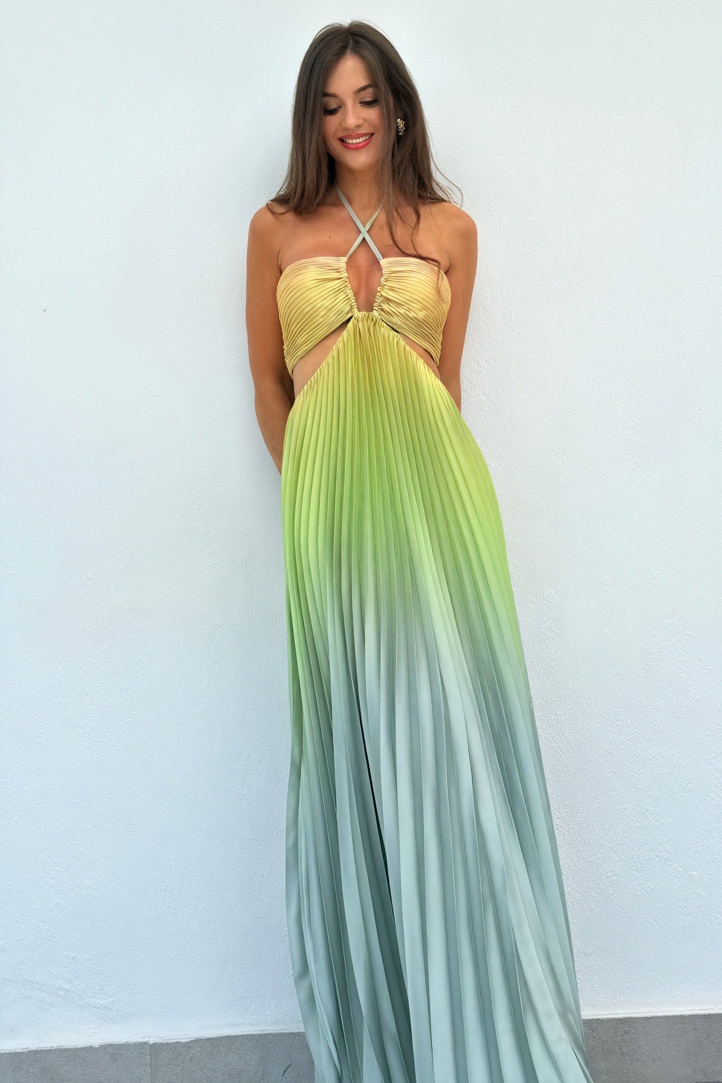 Ida | Rochie Lungă Plisată – Decolteu American și Eleganță 