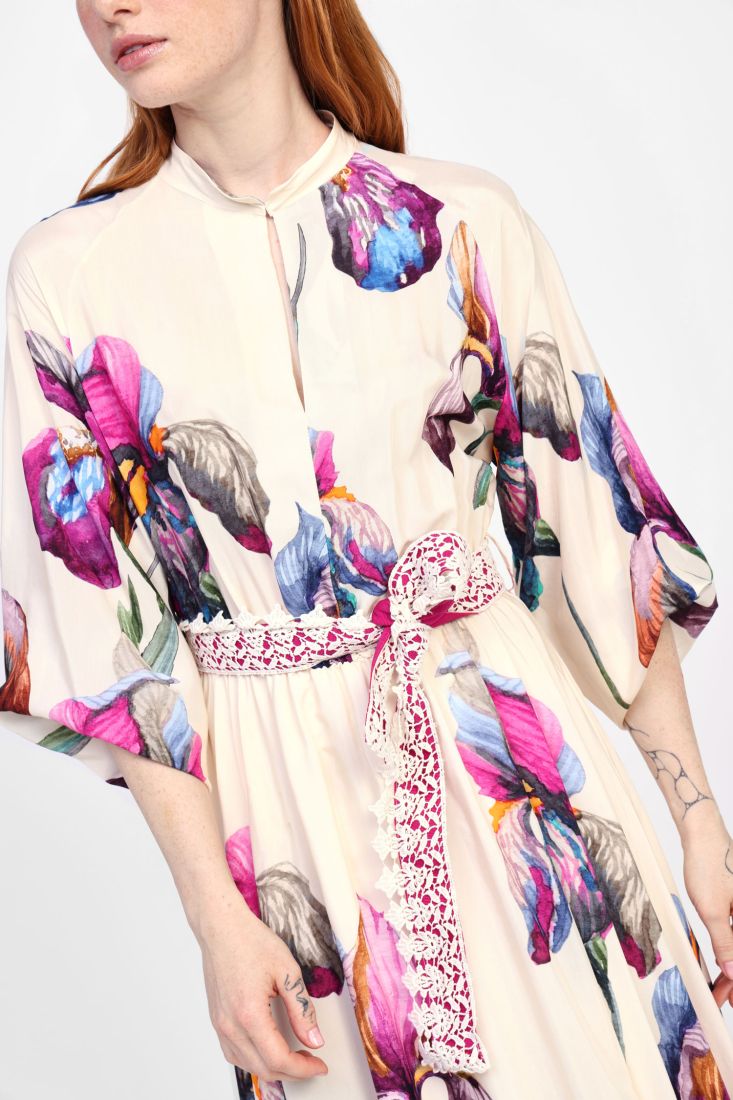 Maïa | Lang Kjole Med Print – Floral Elegance Og Flydende Udseende 