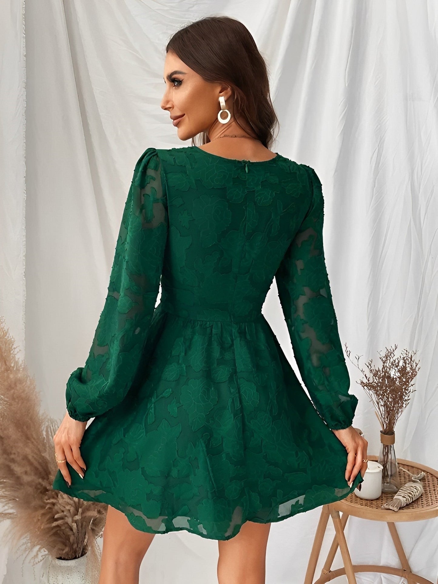 Rania | Luxuriöses Kleid mit V-Ausschnitt und langen Ärmeln 