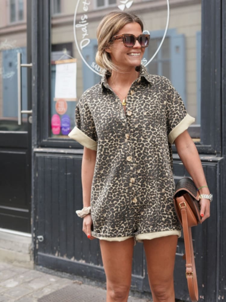 Annie | Leopárdmintás nyári overall – Merészség és könnyedség 