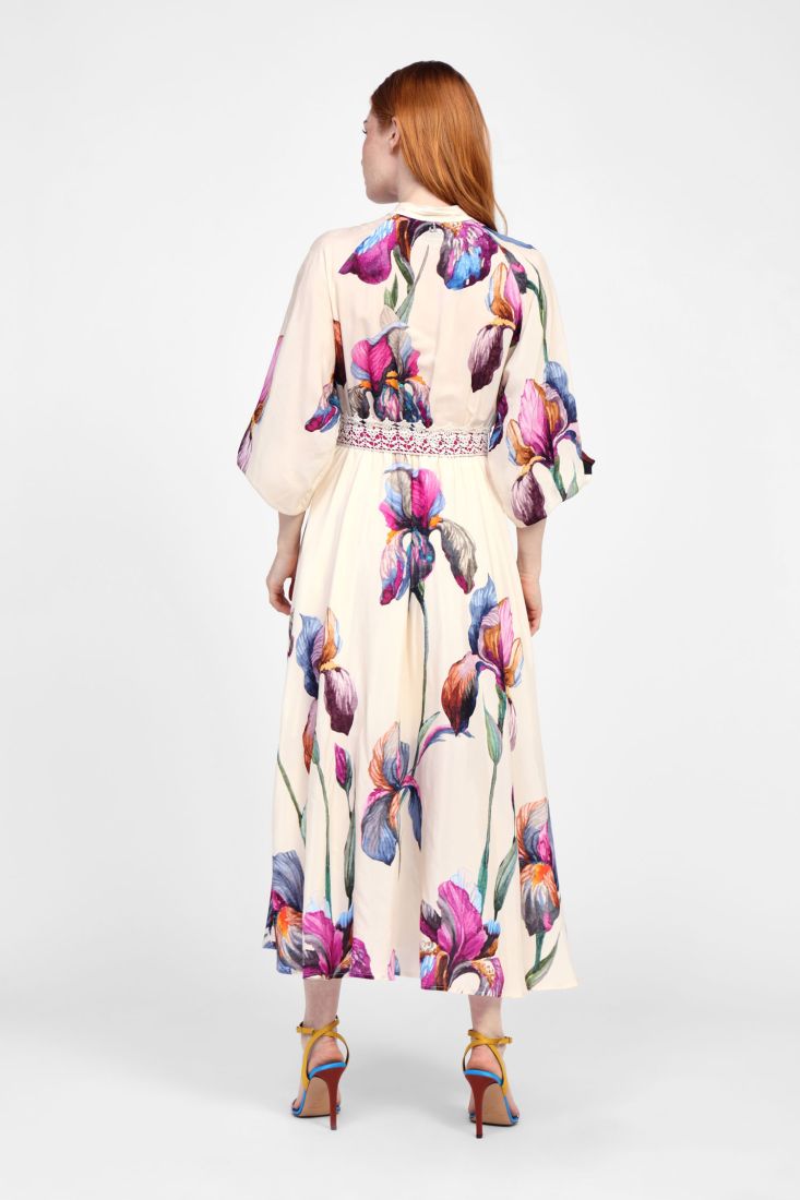 Maïa | Lang Kjole Med Print – Floral Elegance Og Flydende Udseende 