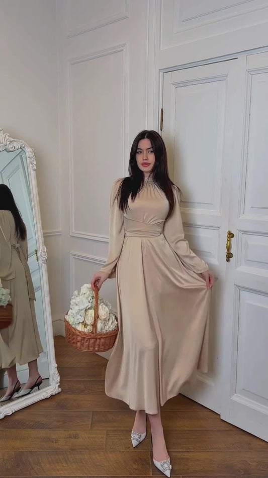Philippine | Abito Lungo Cinturato Dallo Stile Elegante 