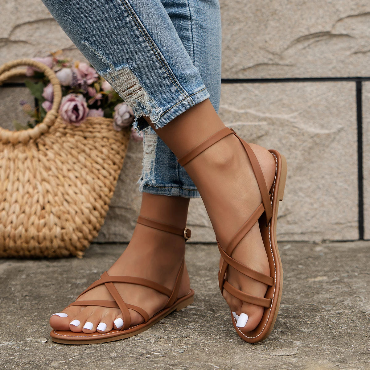 Mona | Sandaler med kryssremmer – Chic sommerlook 